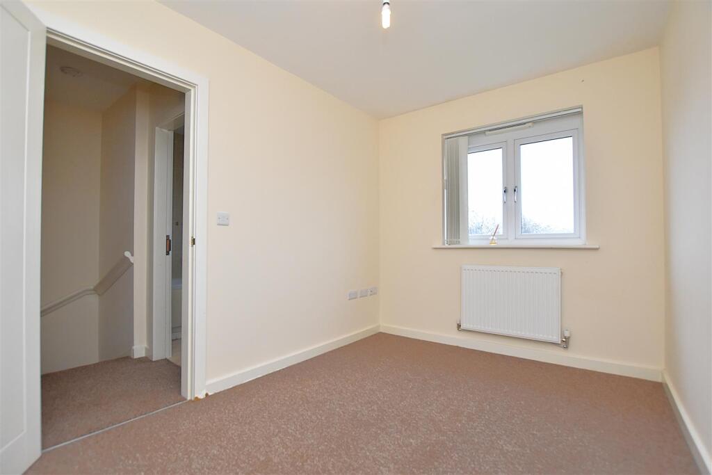 House in Wrexham, Croes Eneurys, Rhosddu - More