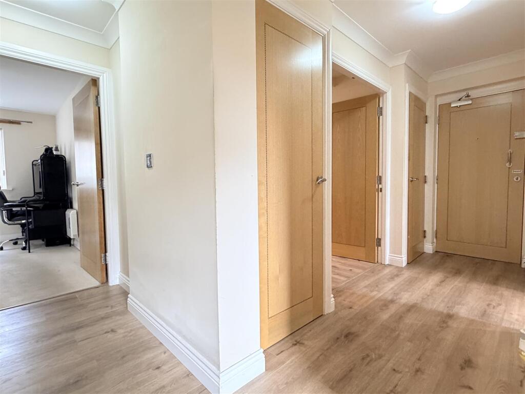 Holinshead House, Bailey Avenue, Lytham St Annes photo 3