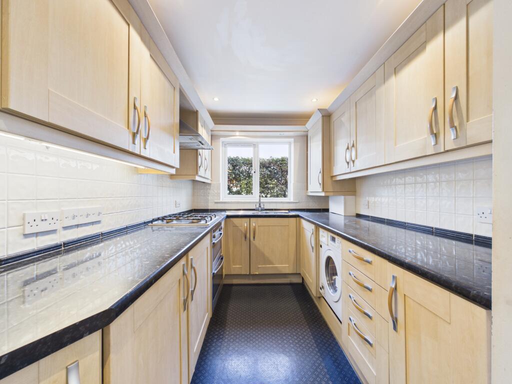 Apartment in Basingstoke and Deane, Tadley - View 4