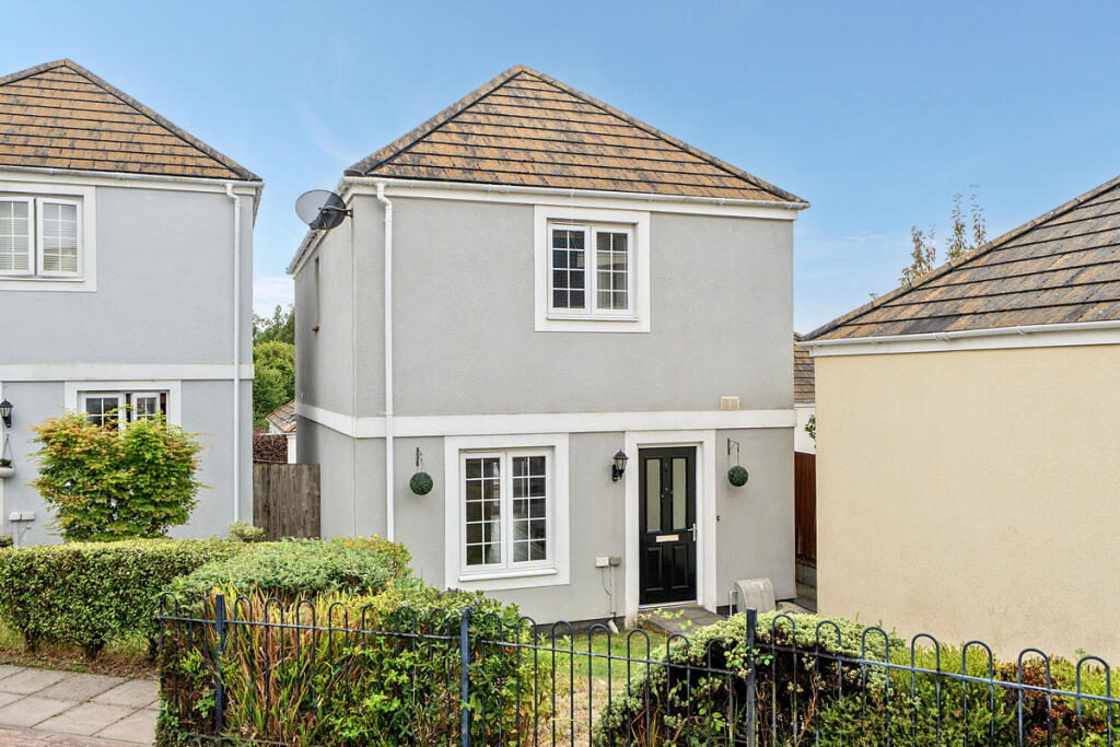 Main image of property: Round Ring Gardens, Penryn, TR10 9
