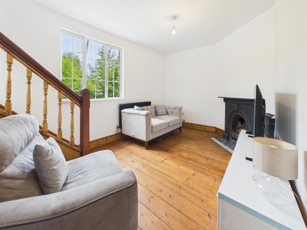House in Gloucester - View 3