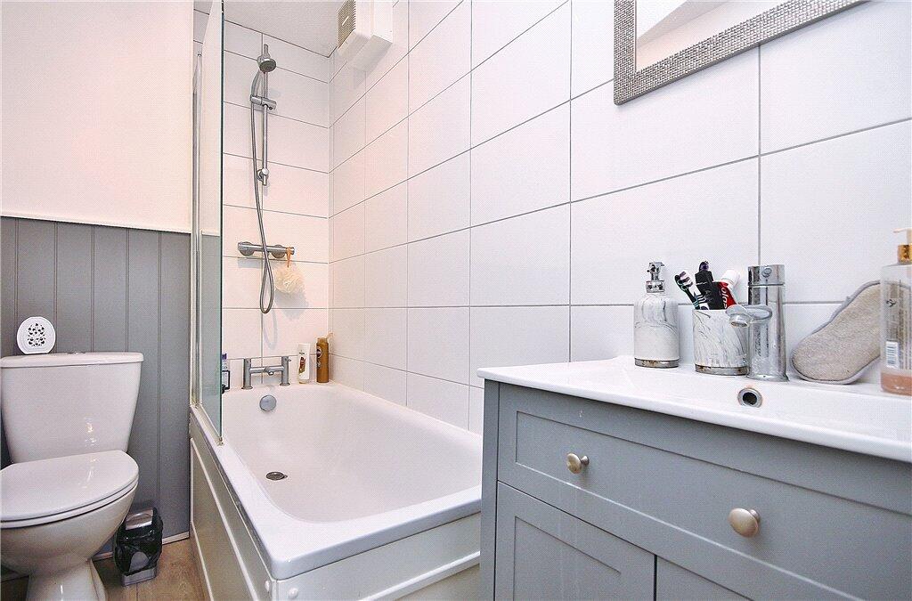 Apartment in Spelthorne, Surrey - View 4