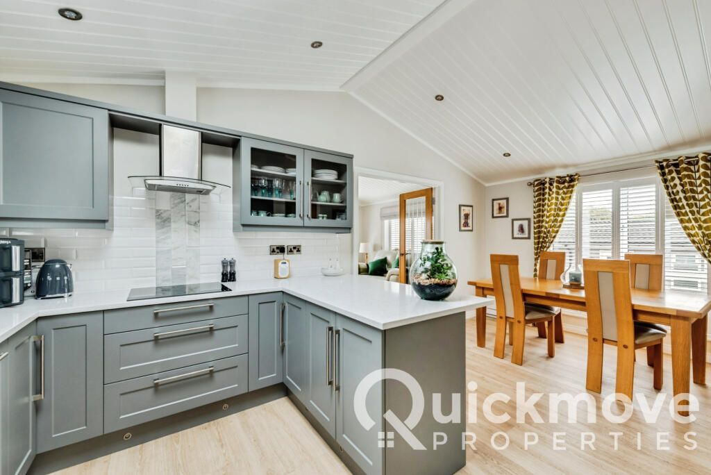 Swindon, Wiltshire, SN25 photo 4