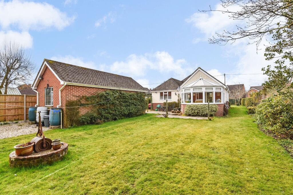 3-bed detached on Waltham Chase, £435,000