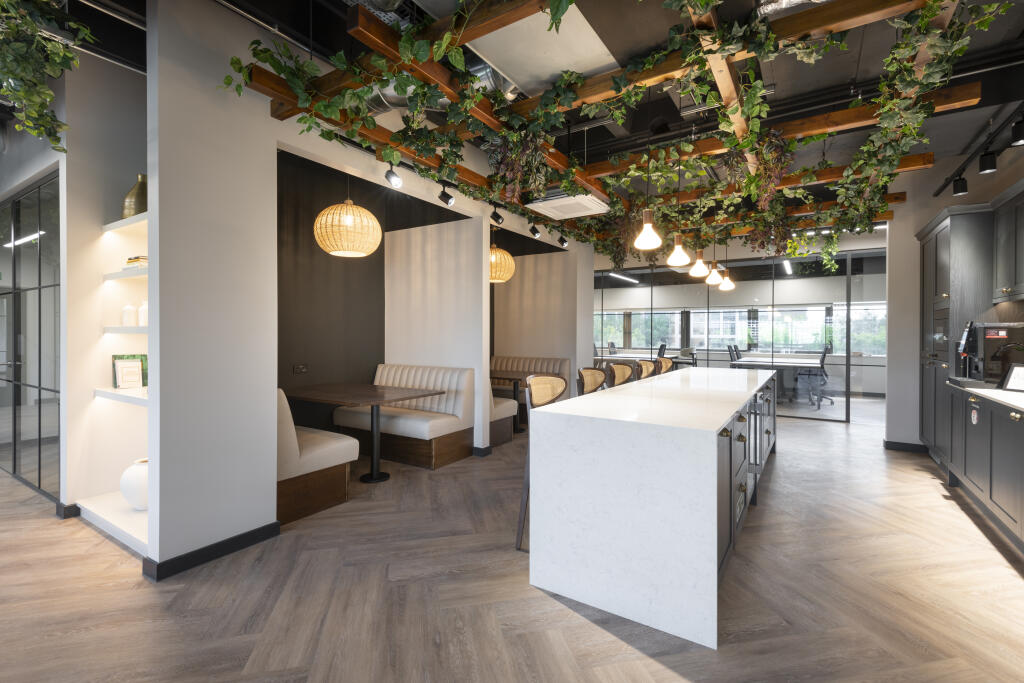 1st Floor Kitchen &amp; Seating