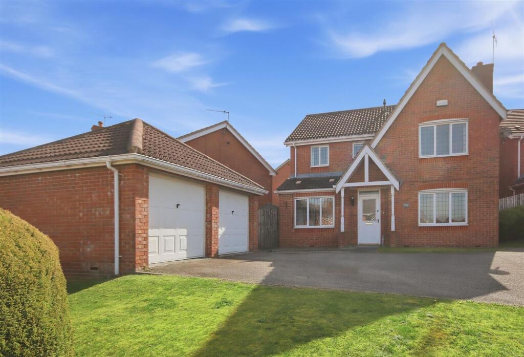 4-bed detached on Bradgate Croft, Chesterfield, S41, £370,000