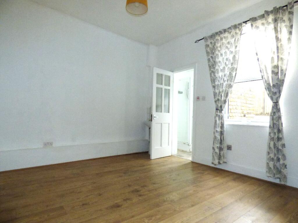House in London, Blackheath Royal Standard, East Greenwich - View 4