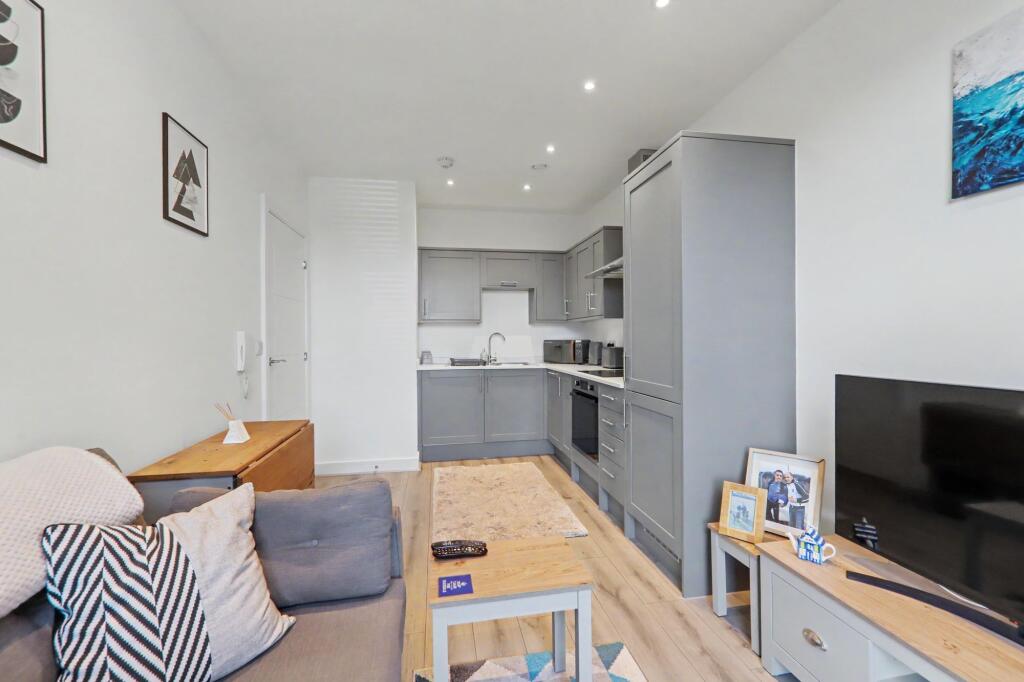 Apartment in Worthing, West Sussex - View 5