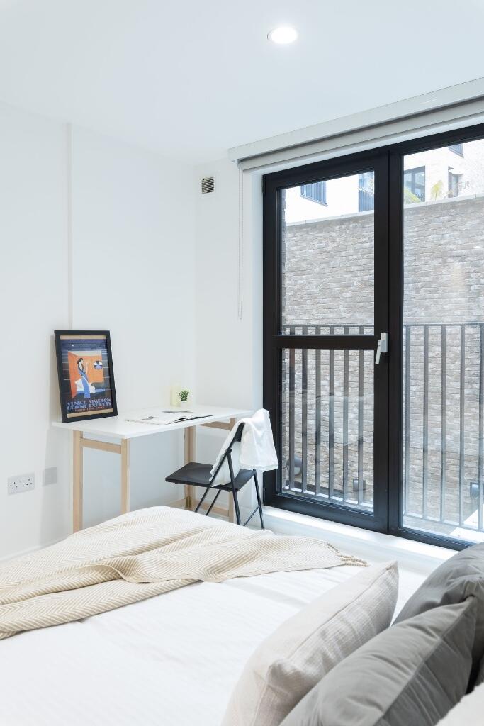 Main image of property: Commercial Road, London, E14