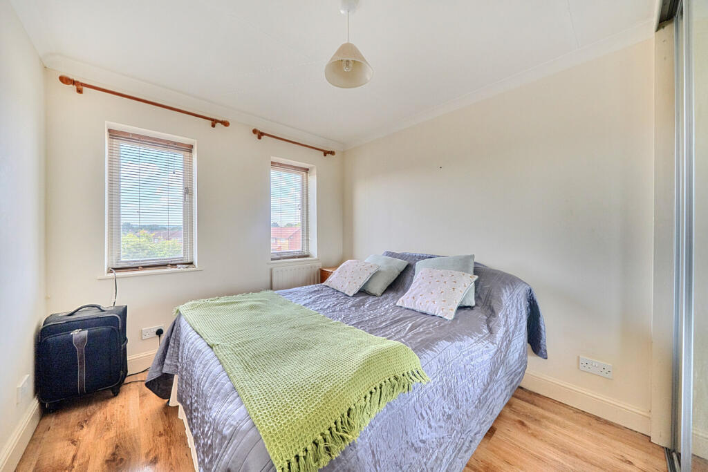 Apartment in Reading, Tilehurst - View 5