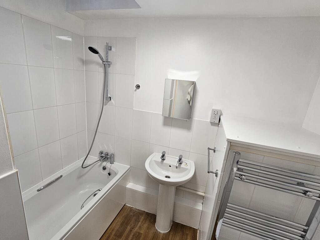 Hartsbourne Road, Reading, RG6 - View 6