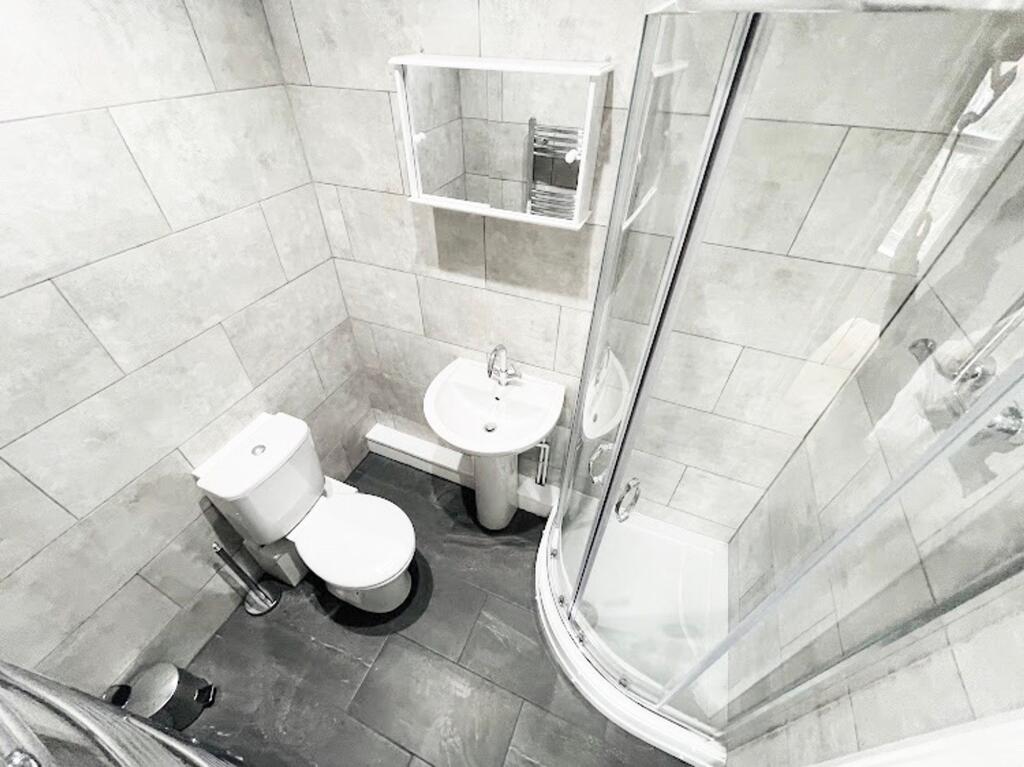 House in Stoke-on-Trent - View 4