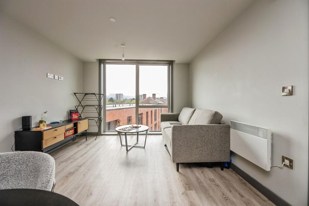 Apartment in Birmingham, Ladywood - View 4