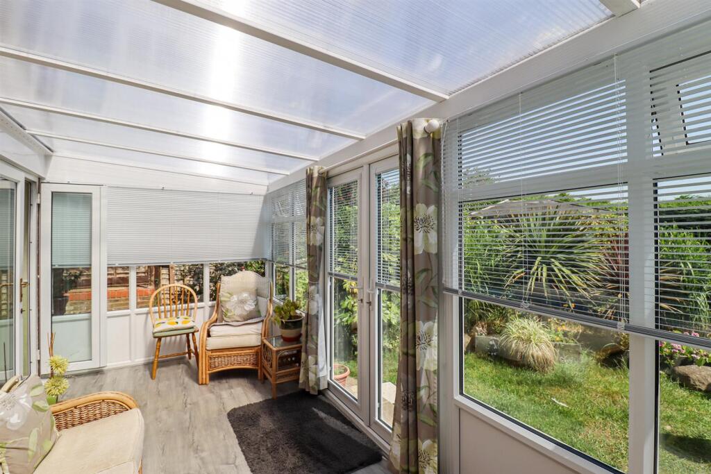 House in Bexhill-on-Sea, Glyne Gap - More