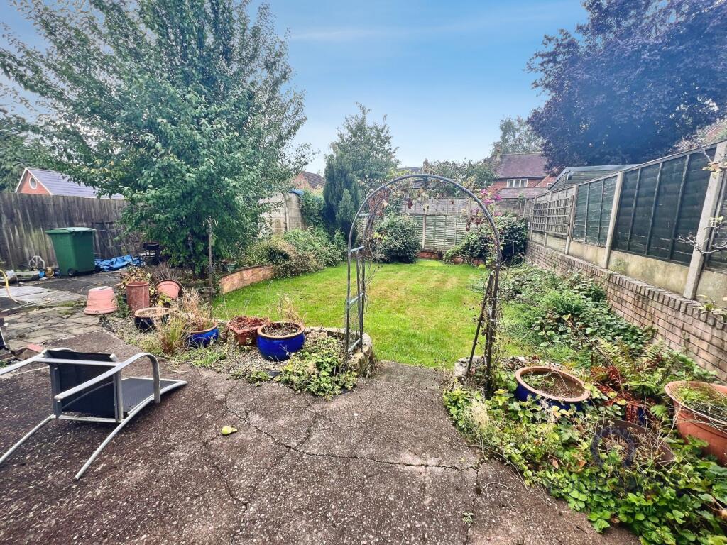 House in Dudley, Priory Estate, Eve Hill - View 5