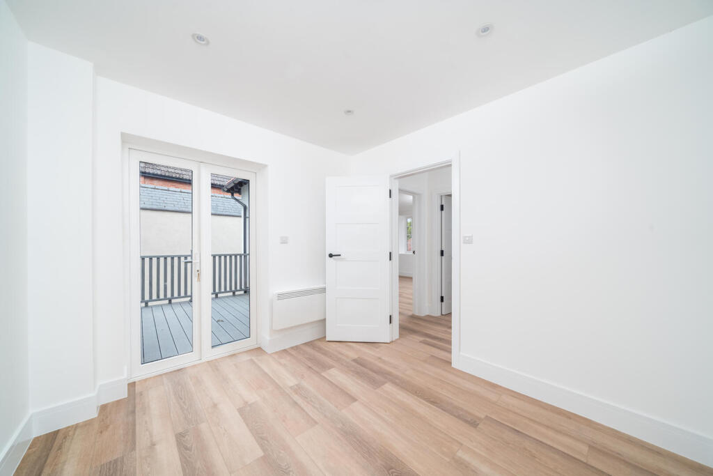 Apartment in Kingston upon Thames - View 5
