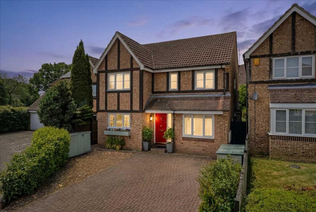 Main image of property: Godrevy Grove, Tattenhoe, Milton Keynes