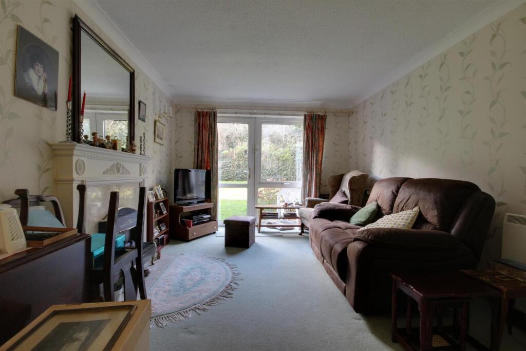 Homewillow Close, London photo 3
