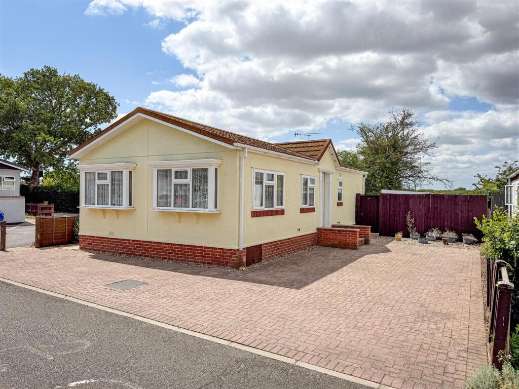 Main image of property: Greenlawns, St Osyth Road East, Little Clacton