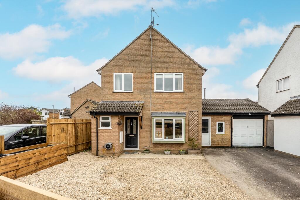 Main image of property: Foxcroft Drive, Carterton, Oxfordshire, OX18