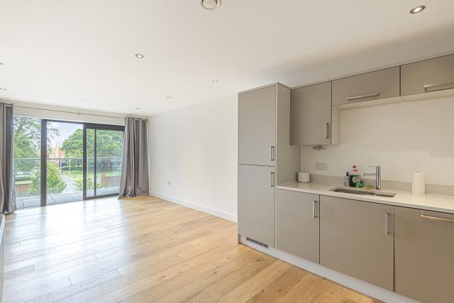 Apartment in Reading - View 4