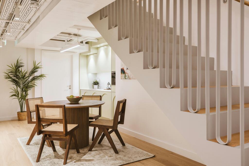 251216 18 Clerkenwell Close-49.JPG