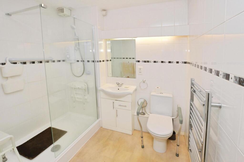 Apartment in Torquay - More