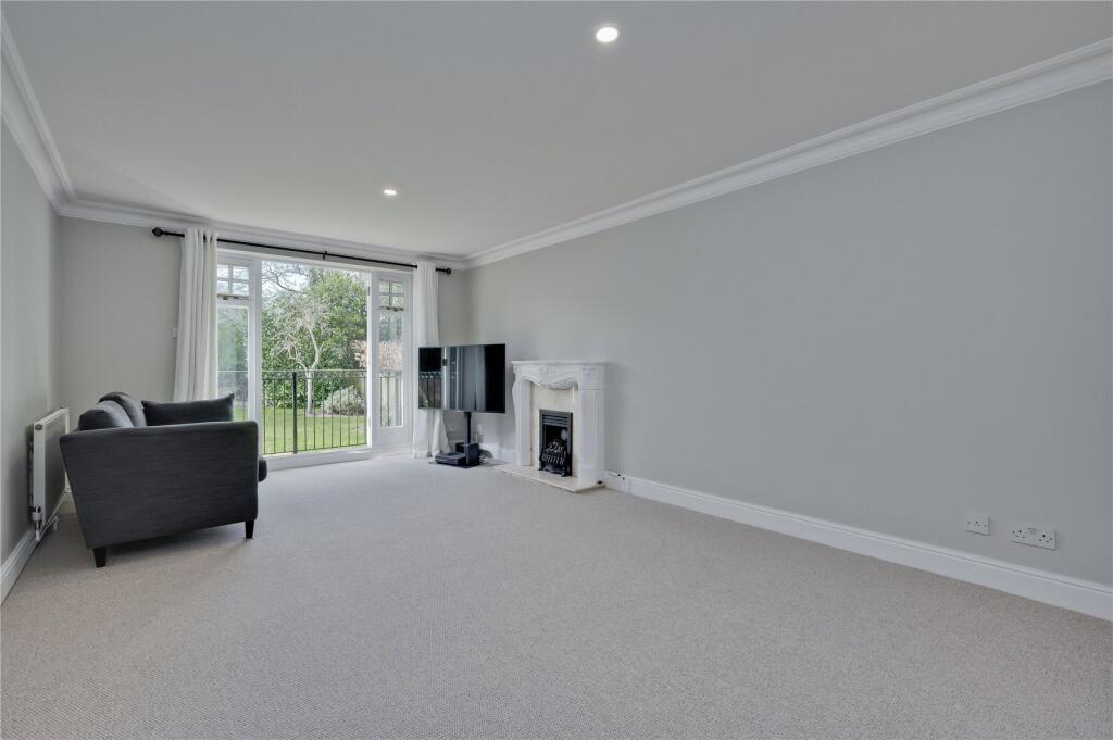 Apartment in Weybridge - View 3
