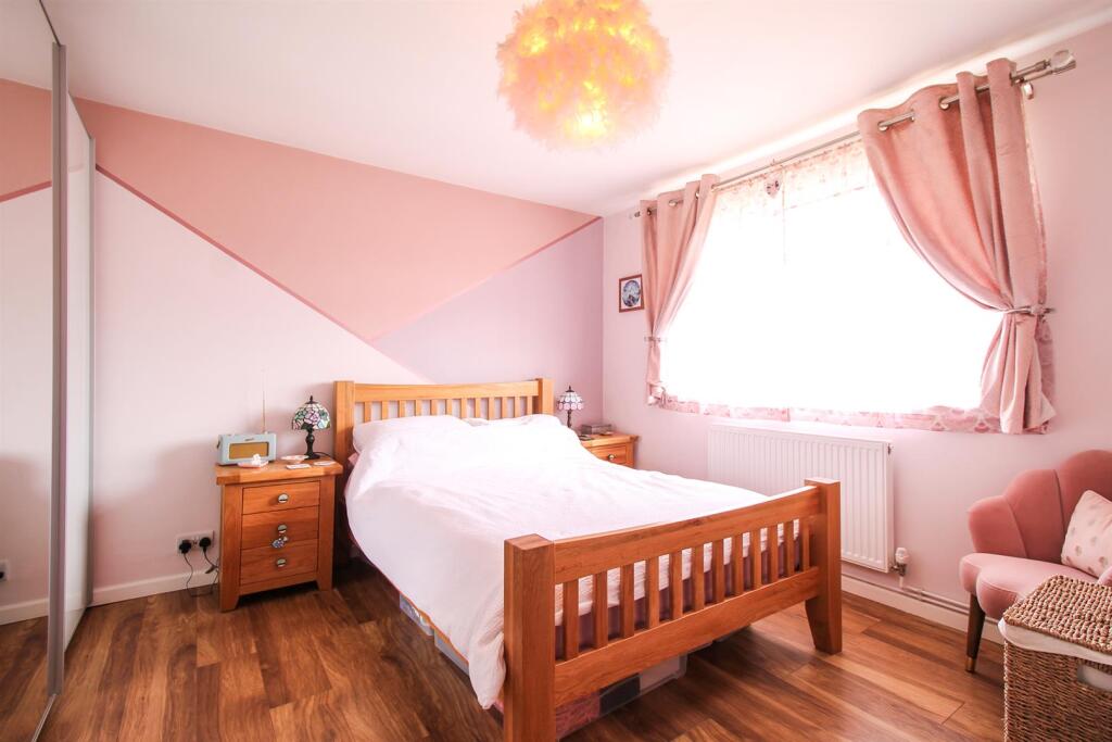 Apartment in Bristol, Northville - More