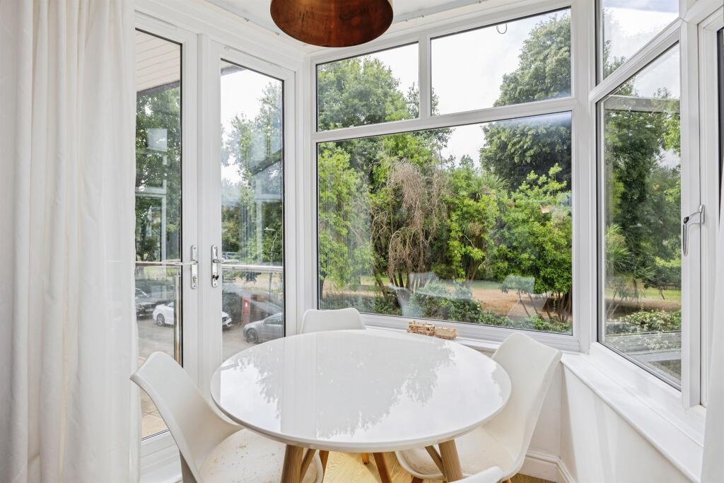 Apartment in Torquay, Torbay - View 4