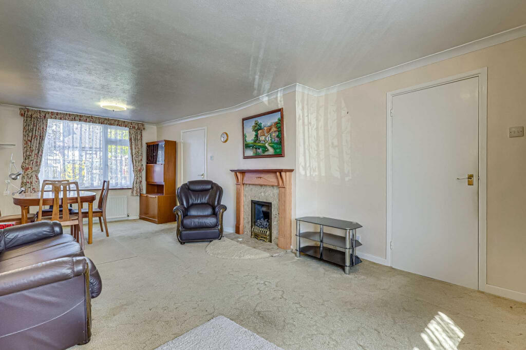 House in Southend-on-Sea - More