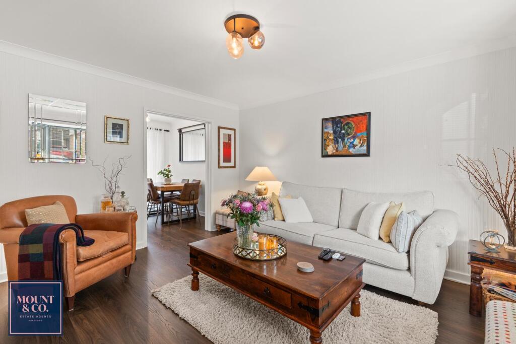 House in East Hertfordshire, Pinehurst, Hertford - View 3
