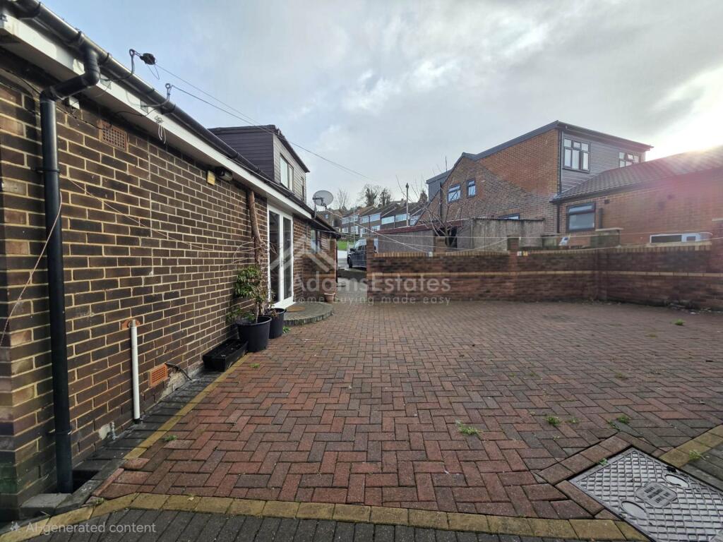 Slaithwaite Road, Dewsbury photo 3