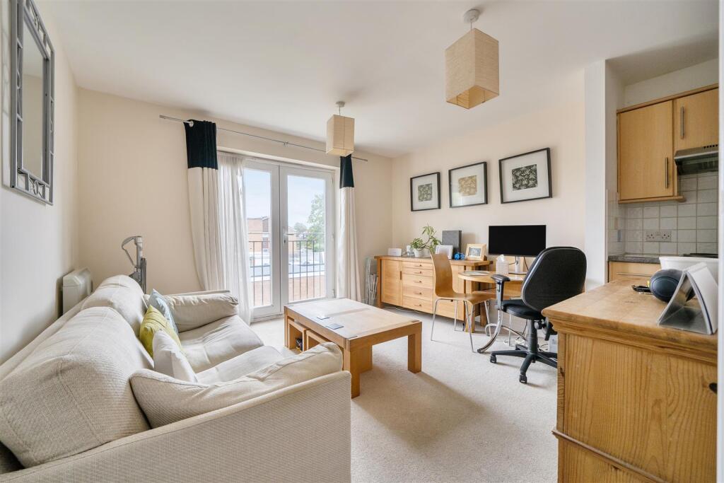 Apartment in Reading, Caversham Park Village, Caversham Park - View 4