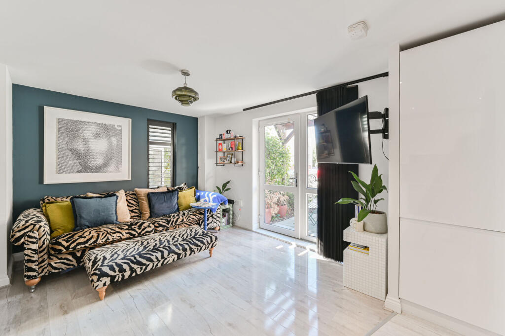 Main image of property: William Court, Chalfont Road, South Norwood, London, SE25