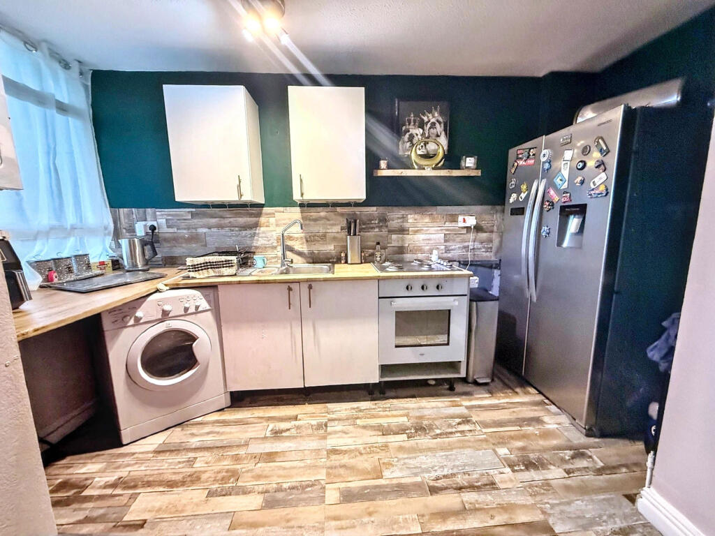 Apartment in Sunderland, Washington - View 3