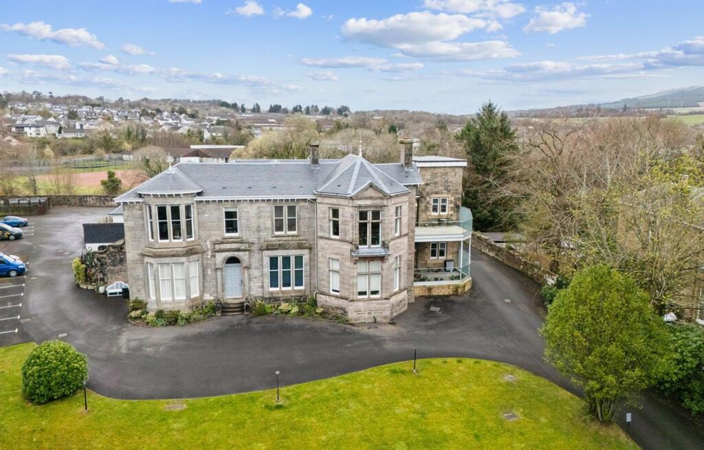 Main image of property: Flat C, Braeholm, 31 Montrose Street East, Helensburgh, G84 7HR