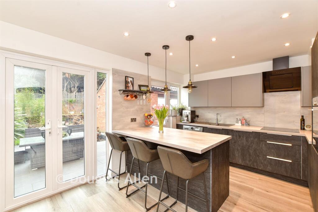 3-bed semi-detached on Pebmarsh Drive, Wick Meadows, Wickford, Essex, £385,000
