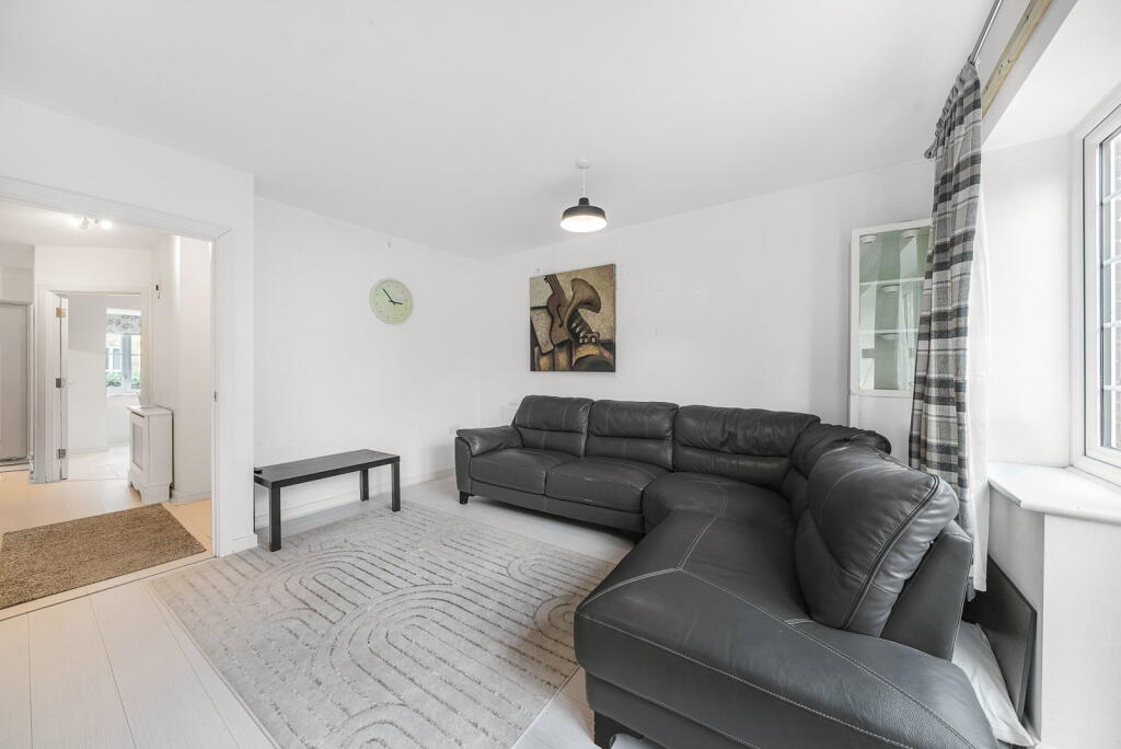 House in Sutton - View 4