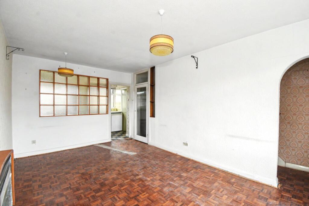 Apartment in Kingston upon Thames - View 3
