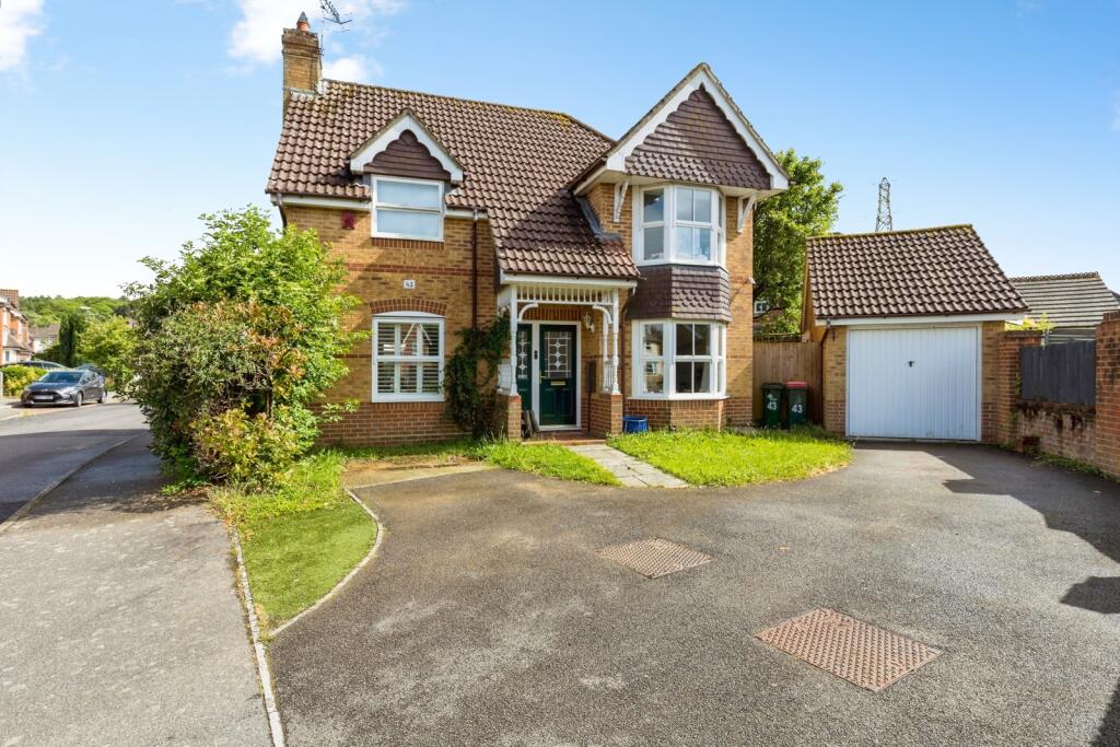 3-bed detached on Peppard Road, Maidenbower, Crawley, West Sussex, RH10, £550,000