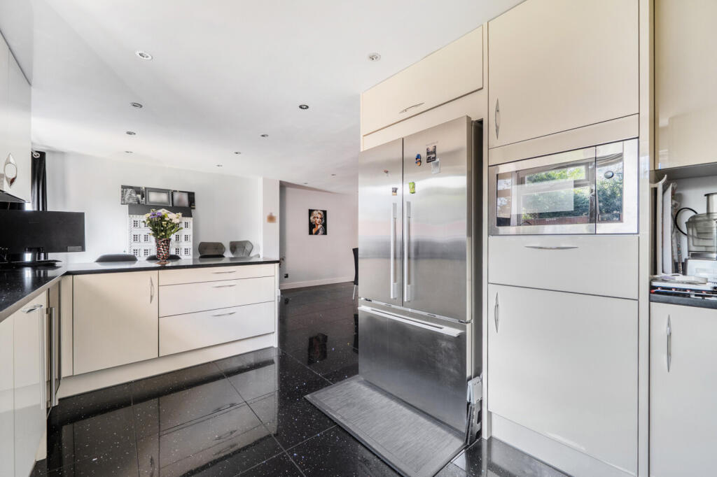 House in Slough - View 2
