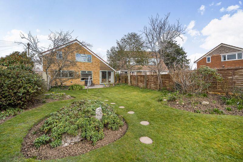 Eastcliff Close, Lee-On-The-Solent, PO13 photo 3