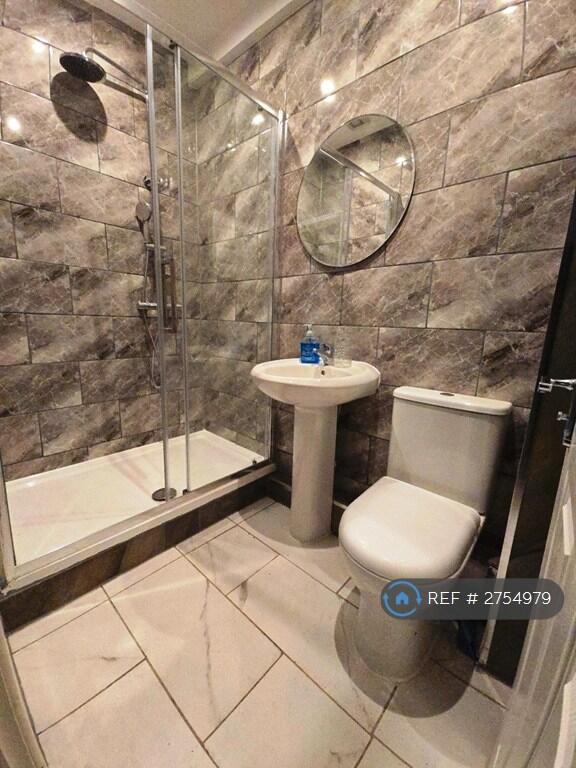 1 bedroom house share for rent