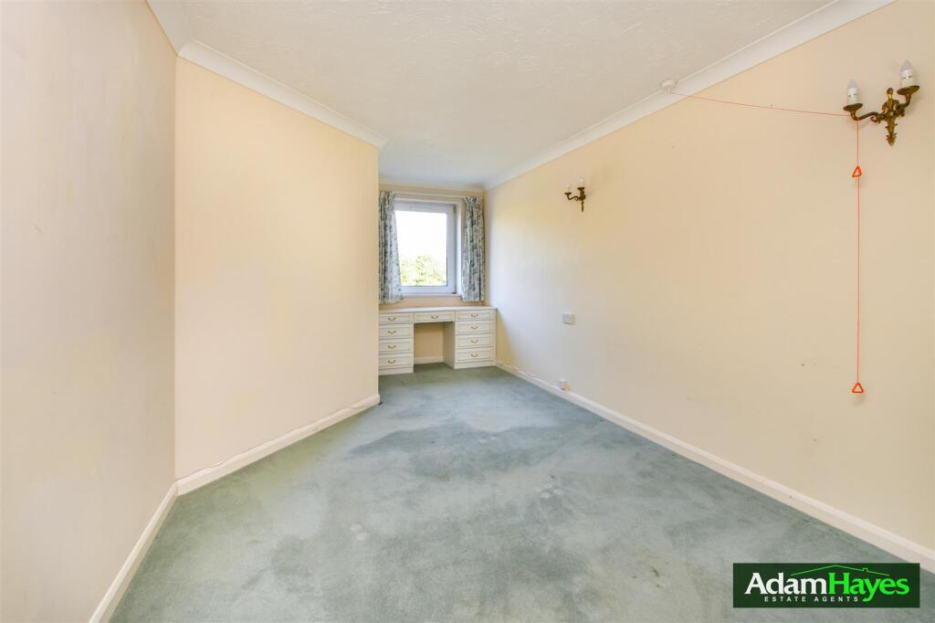 Farnham Close, Whetstone N20 photo 3