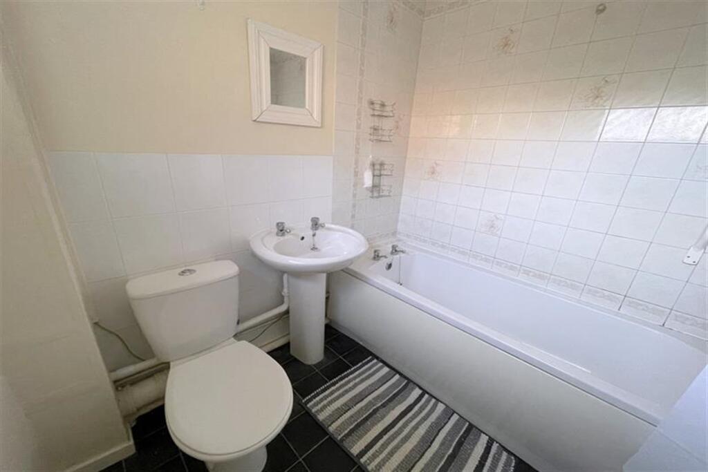 Kirkstall Close, Eastbourne, BN22 photo 5