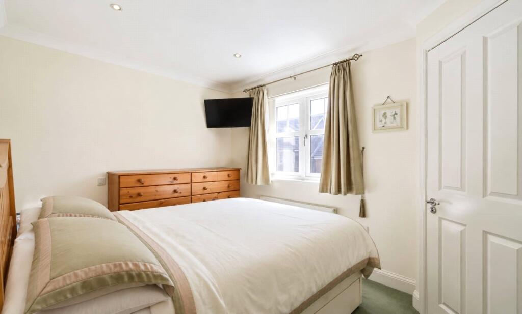 House in Chichester, Selsey - More