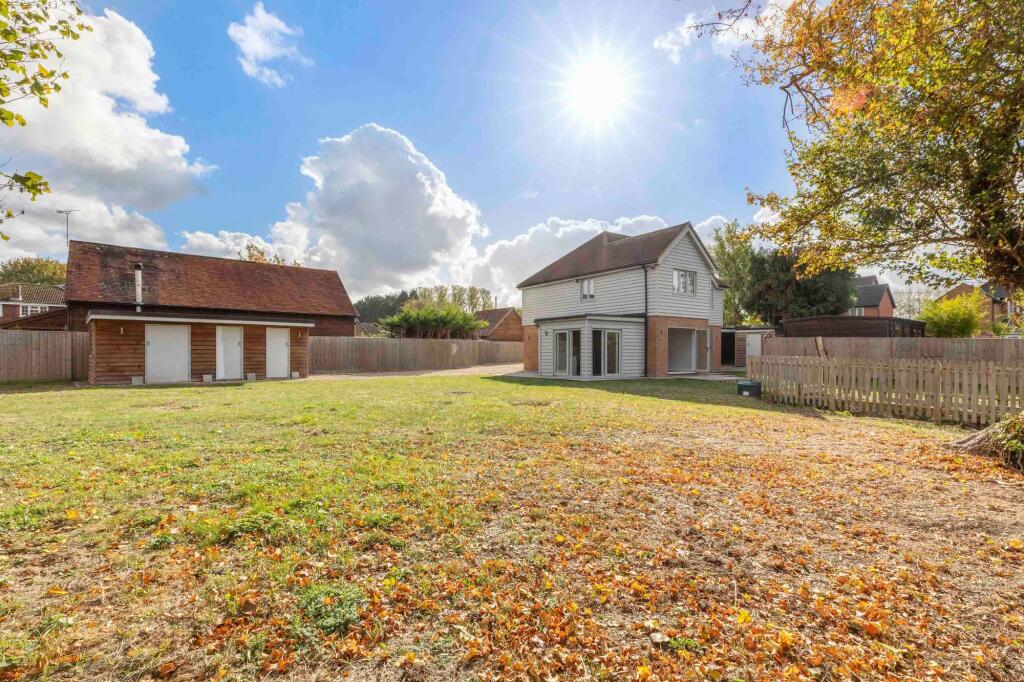 4-bed detached on Thame Road, Longwick, HP27, £850,000