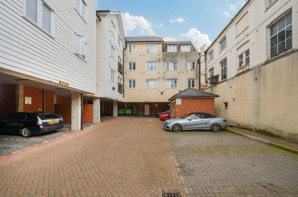 Main image of property: Fairfield Road, Braintree, Essex, CM7