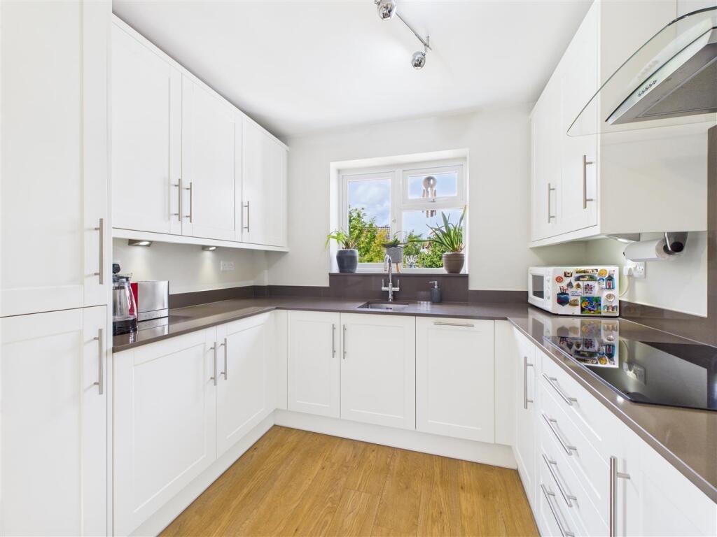 Orchard Close, Chelmsford photo 4